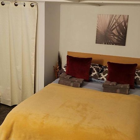 Appartamento Lower Level Apt 6Ft High Close To Hwy Netflix Wifi Edmundston Esterno foto