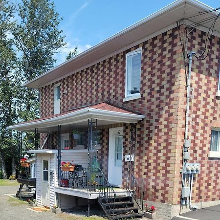 Appartamento Lower Level Apt 6Ft High Close To Hwy Netflix Wifi Edmundston Esterno foto