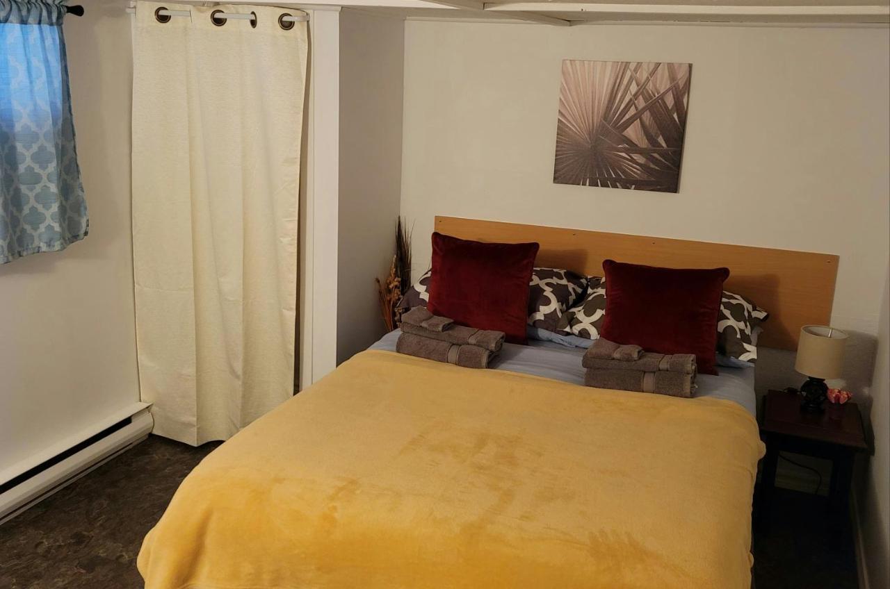 Appartamento Lower Level Apt 6Ft High Close To Hwy Netflix Wifi Edmundston Esterno foto