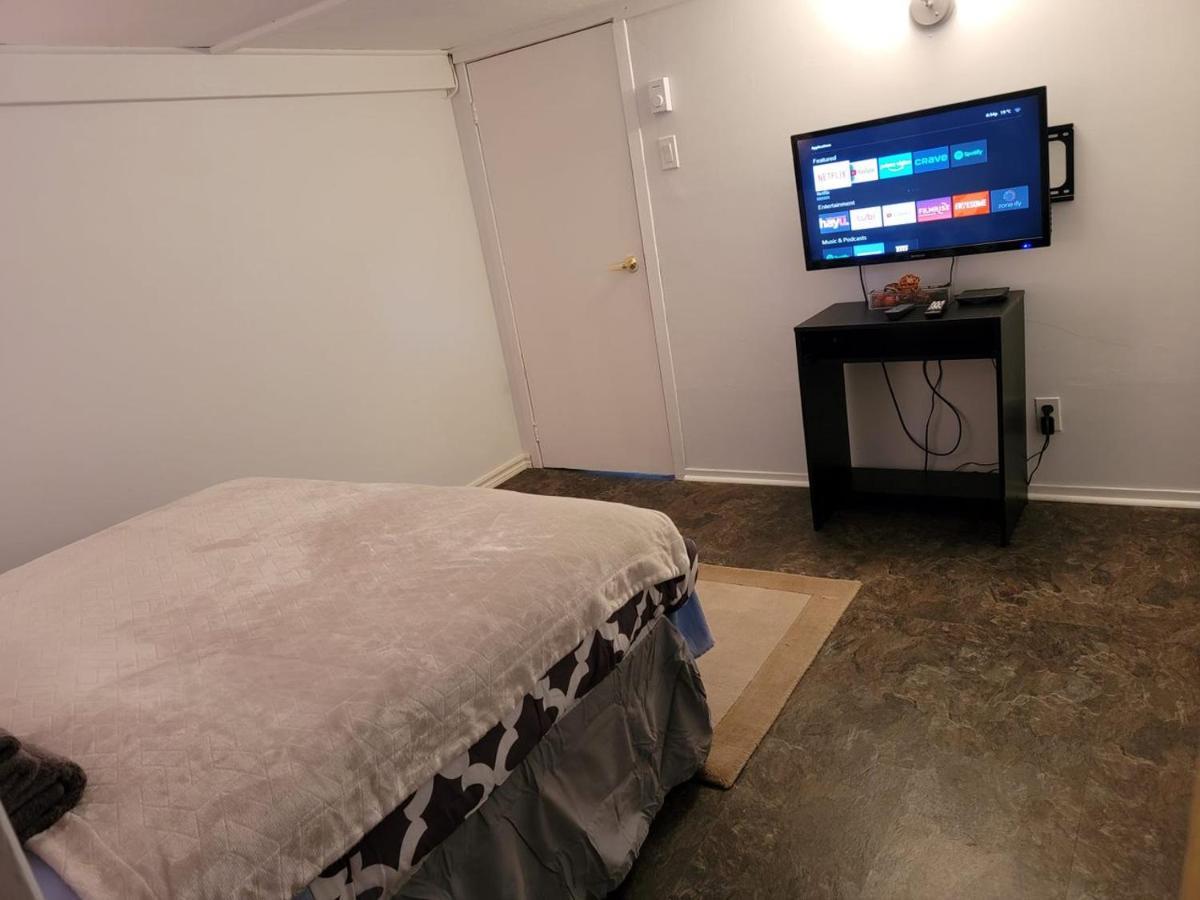 Appartamento Lower Level Apt 6Ft High Close To Hwy Netflix Wifi Edmundston Esterno foto