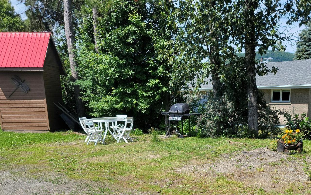Appartamento Lower Level Apt 6Ft High Close To Hwy Netflix Wifi Edmundston Esterno foto