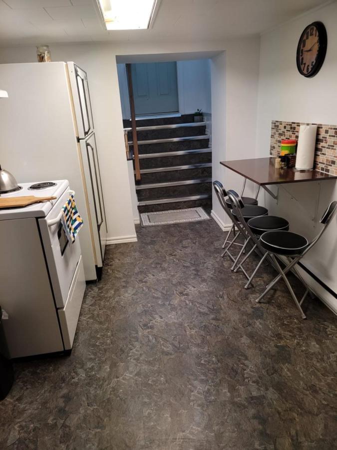 Appartamento Lower Level Apt 6Ft High Close To Hwy Netflix Wifi Edmundston Esterno foto