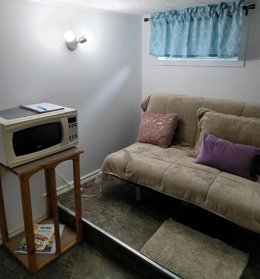 Appartamento Lower Level Apt 6Ft High Close To Hwy Netflix Wifi Edmundston Esterno foto